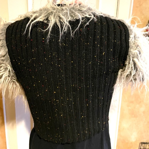 Woman’s sweater vest with fun fur on front- size medium- cute layering piece - Picture 3 of 3